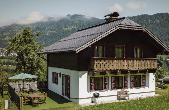 Wonderful private villa for 10 people with WIFI, TV, patio, pets allowed, panoramic view and par...