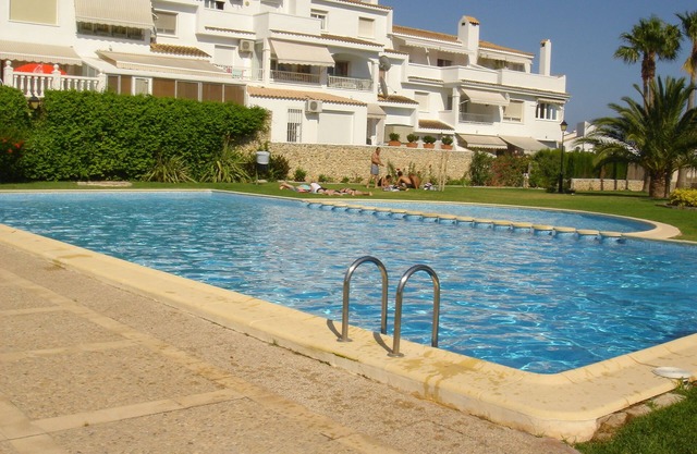 WONDERFUL BUNGALOW WITH SWIMMING POOL NEXT TO THE ALTEA OLD HELMET