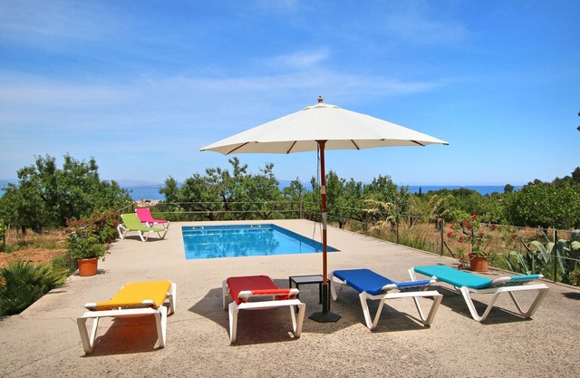 Wonderful finca between sea and mountain with pool near Colonia de San Pedro