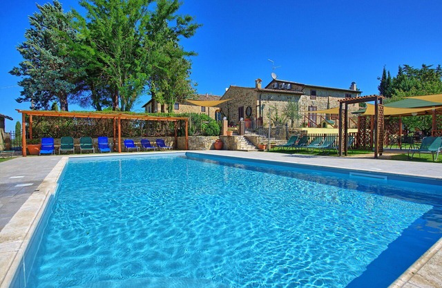 Wonderful private villa with WIFI, A/C, private pool, TV, patio, panoramic view, close to Montalcino
