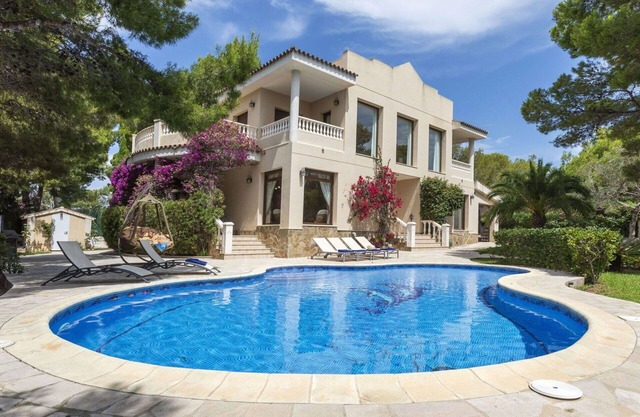 Wonderful private villa for 10 guests with WIFI, private pool, TV, patio and parking