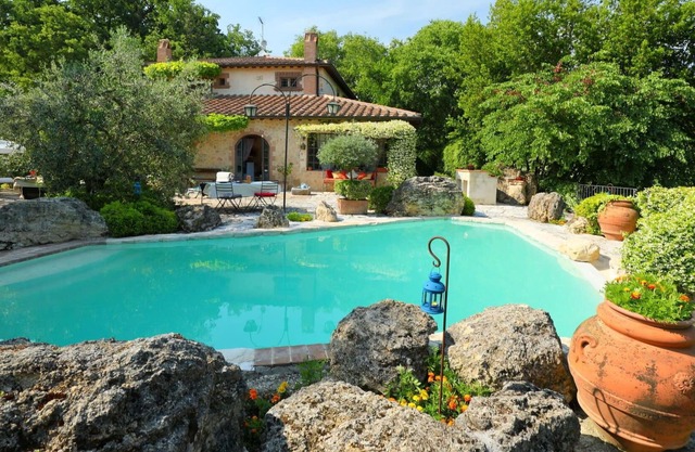 Wonderful private villa with private pool, WIFI, TV, patio, pets allowed, panoramic view and par...