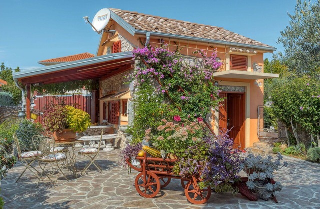 Wonderful private villa for 2 people with WIFI, A/C, TV, patio and pets allowed