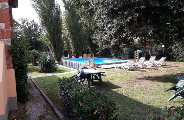 Wonderful private villa with private pool, WIFI, TV, veranda and pets allowed, close to Lucca