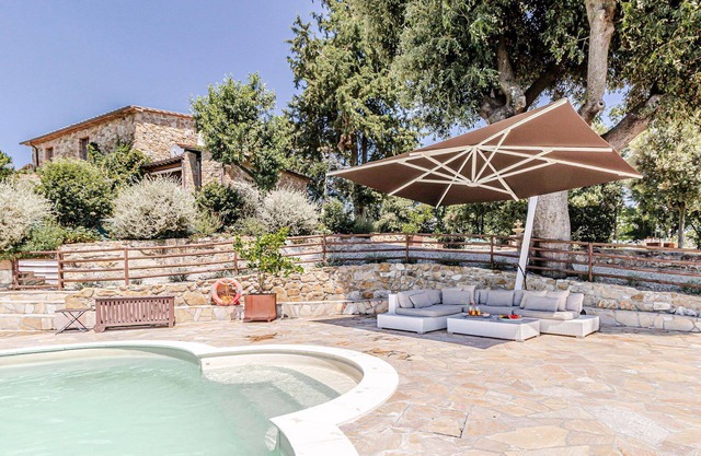 Wonderful private villa with hot tub, A/C, WIFI, private pool, TV, patio, panoramic view and par.