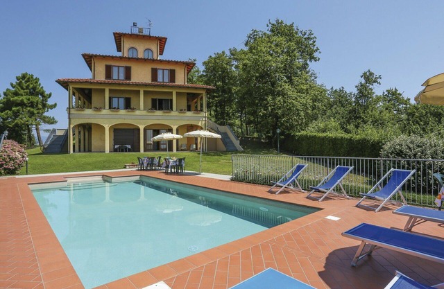 Wonderful private villa for 16 people with private pool, WIFI, TV, terrace, pets allowed and par.
