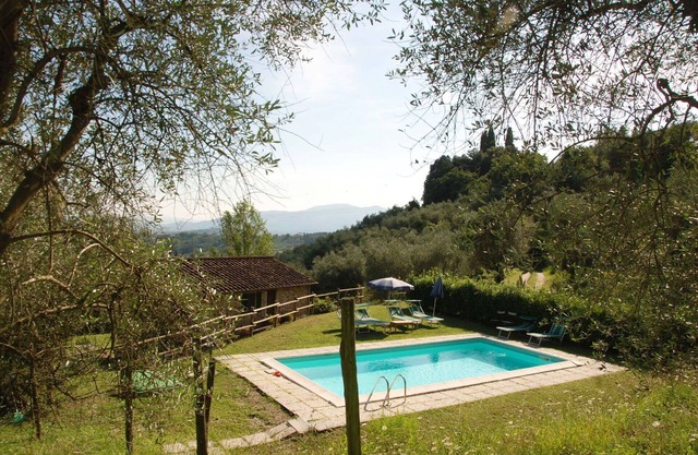 Wonderful private villa with internet, private pool, TV, patio and panoramic view, close to Lucca