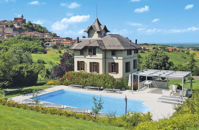 Wonderful private villa with hot tub, WIFI, A/C, private pool, TV, terrace, pets allowed and par.