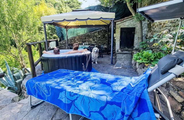 Wonderful private villa for 5 people with hot tub, A/C, WIFI, TV, patio, pets allowed and parking