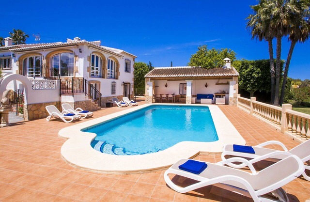 Wonderful private villa for 8 guests with A/C, private pool, WIFI, TV, patio and parking