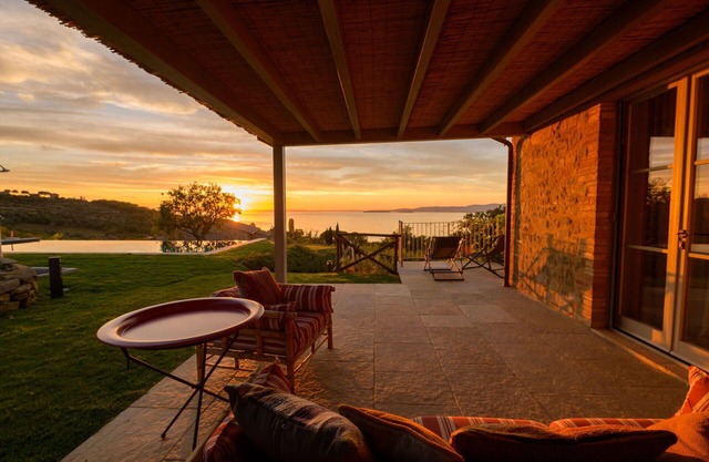 Wonderful private villa for 6 guests with WIFI, private pool, A/C, TV, pets allowed and parking