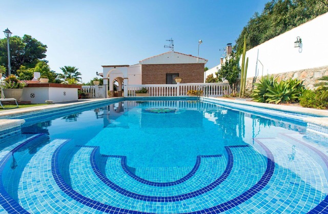 Wonderful private villa for 5 people with WIFI, private pool, A/C, TV, terrace and pets allowed