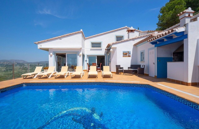 Wonderful private villa with hot tub, WIFI, private pool, A/C, TV, terrace, panoramic view, parking
