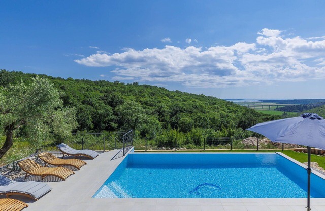 Wonderful private villa for 12 people with private pool, WIFI, A/C, TV and terrace