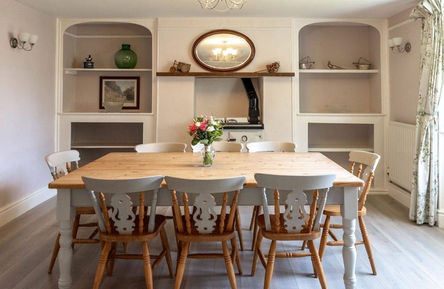 Wonderful private villa for 9 guests with WIFI, hot tub, TV, patio, pets allowed and parking
