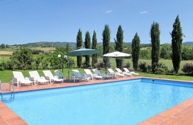 Wonderful private villa with private pool, WIFI, TV, patio, pets allowed, panoramic view and par.