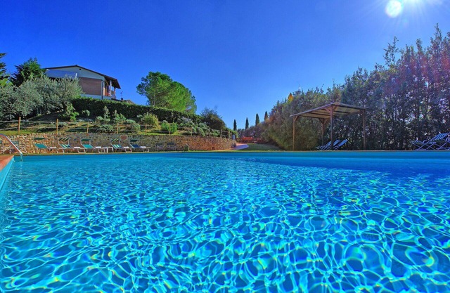 Wonderful private villa with private pool, WIFI, terrace and panoramic view, close to San Gimign.