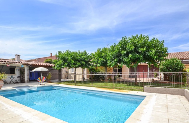 Wonderful vacation accommodation in quiet residential area near Arles.