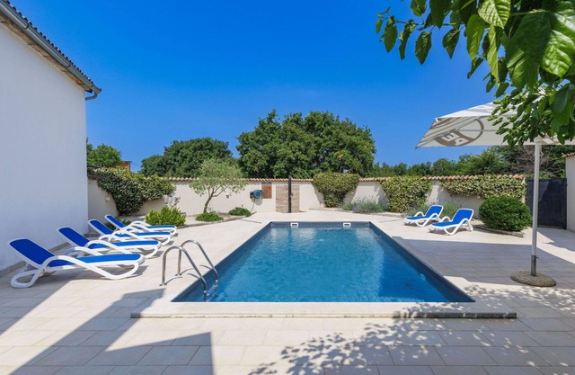 Wonderful villa for 8 guests with WIFI, A/C, private pool, TV and terrace