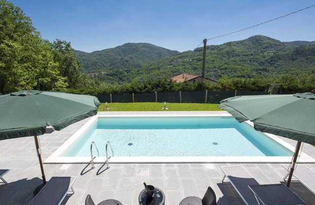 Wonderful villa with WIFI, A/C, pool, TV, terrace, pets allowed, panoramic view and parking