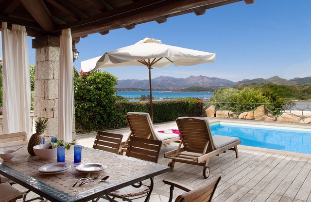 Wonderful villa with pool and private big garden near the beach