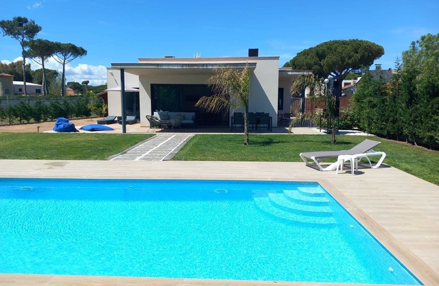 Wonderfull Villa in Costa Brava, Private pool, Sand beach 300m, Emporda Golf 5km