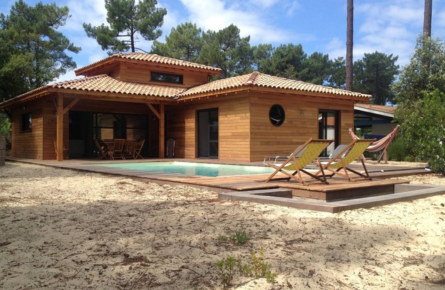 Wooden house 6/8 persons with heated swimming pool