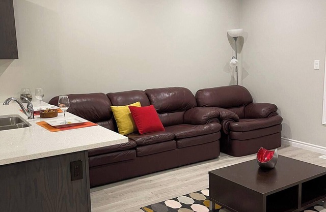 Woodstock house-Fully Furnished 5 BR townhouse