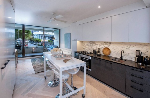 Woolloomooloo - WMLOO - Cowper Wharf Road - Stylish Studio with Balcony, BBQ Parking by Woolloomooloo Wharf
