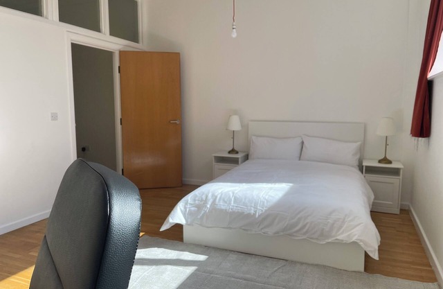 Work-Friendly Dalston Apartment