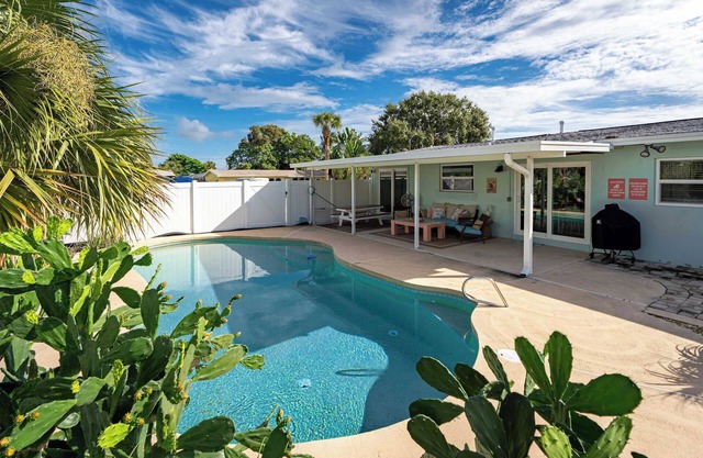 Wow! Beachside Glam 3br wPool, Walk to Park, Beach
