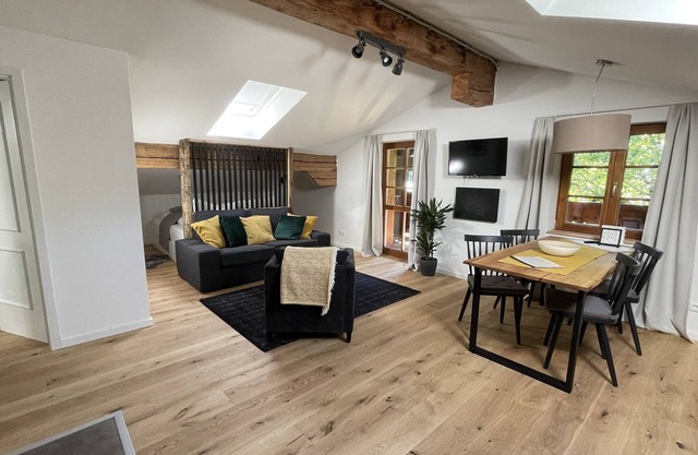 Wundervolle Dachgeschosswohnung mit Balkon und Blick ins Grüne