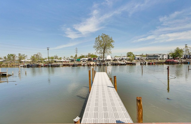 Wyandotte Home w/ Private Dock - 12 Mi to Detroit