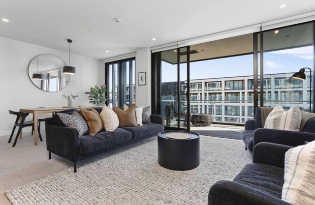 Wynyard Living, Large Balcony and Parking