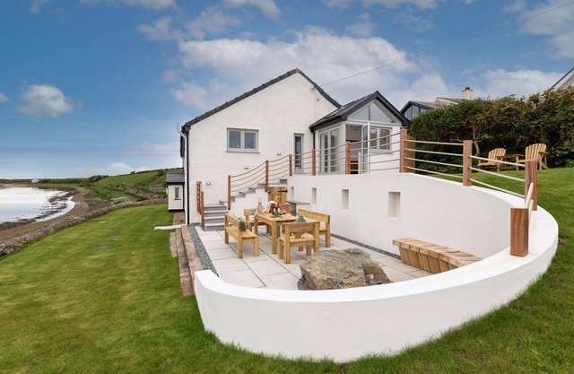 Y Cei: 4‑Bed Beach House Sleeping 8 in Aberffraw | Managed by Anglesey Holiday Lettings