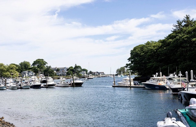 Yachtsman Hotel & Marina Club