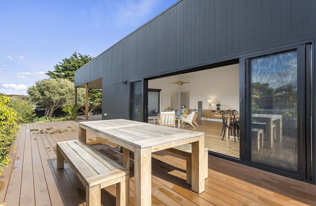 Yaringa, St Andrews Beach - 1 NIGHT FREE!* - Pristine new family living and only moments from the surf beach