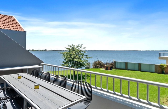Yarrawonga Lakeside Apartment 44