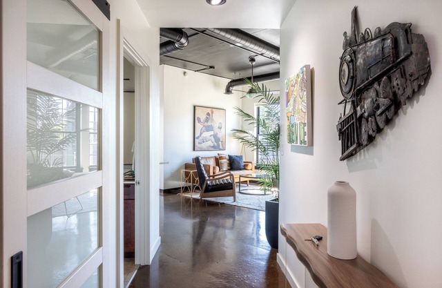 Yea!ThatGreenville. Downtown GV 2BR/2BA Great Location on Main Street.