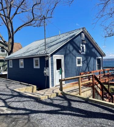 Year-round Cozy Cottage Charm on Cayuga Lake