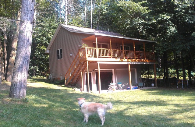 Year Round Lake Home, HDTV, WIFI, Summer use of Fishing Boat.