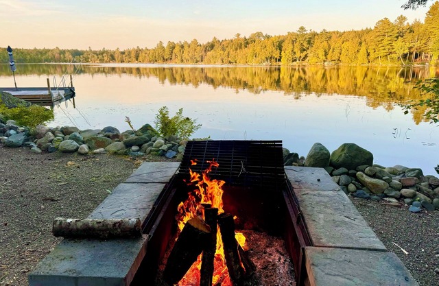 Year-Round Lakefront Family Retreat with Private Waterfront and Treehousen