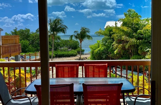 Yellow Home - Receive 400 dollars ntowards a BOAT RENTAL!