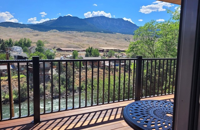Yellowstone Beauty Overlooking Yellowstone River BRAND NEW Gardiner, MT