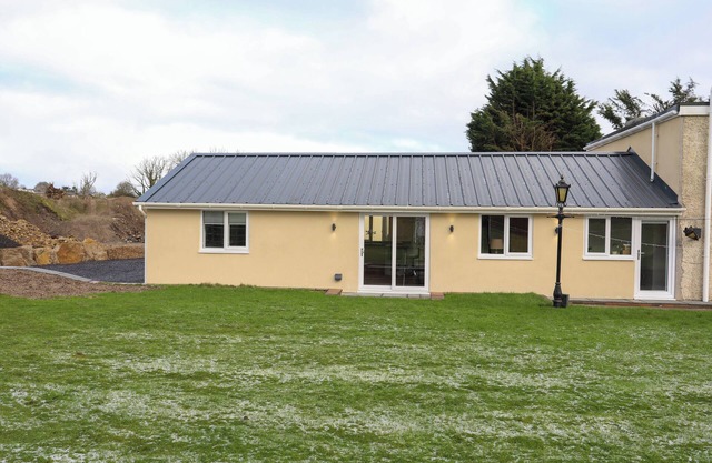 YNYS UCHAF, pet friendly, with a garden in Benllech