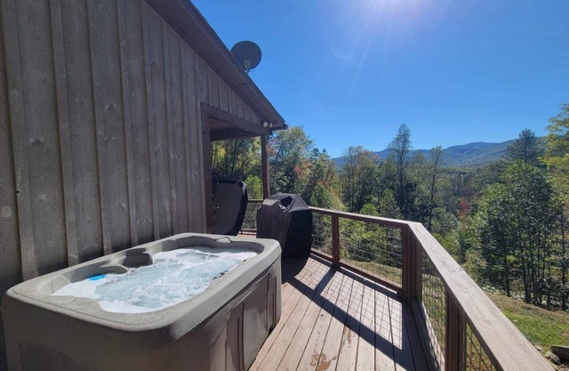 You found it! WCU, Casino, Dog friendly, HOT TUB