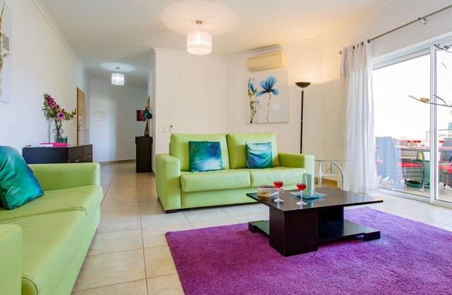 You will love a holiday in this beautiful, spacious apartment. Licence 161917/AL