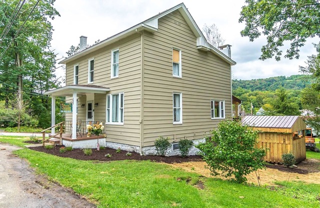 Yough Guest House | 3BR,2BA,Hot Tub, Downtown Ohiopyle!