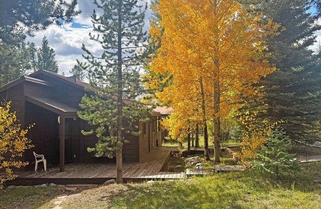 Your all-season escape minutes from Grand Lake and the West Entrance of RMNP.