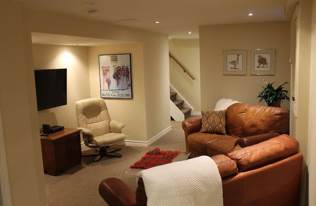 Your home away from home close to McMaster University, bus and bike rentals